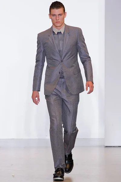 Look 14